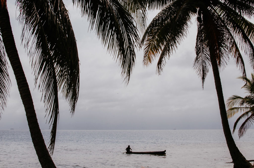 Canoe atlantique ocean near san blas island