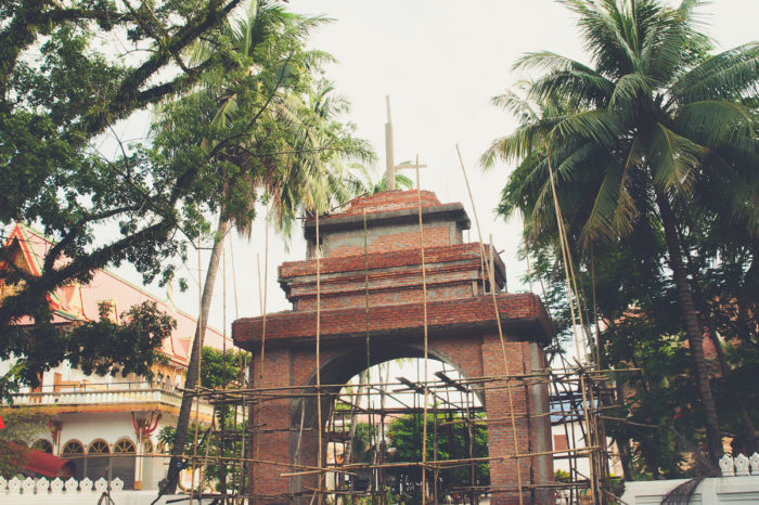 building in construction in Vientiane in Laos taken by Milie Del
