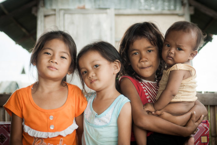Portraits of tree girls and one baby on Don khon Island in Laos taken by Milie Del