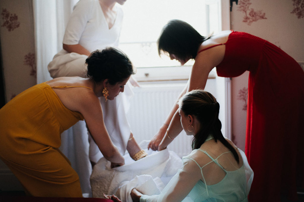 bridesmaids soft light bridal prep
