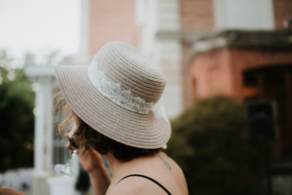 guests during cocktail Domaine de Combelongue Milie Del