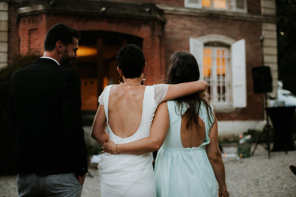 Bride and friends cocktail ceremony Milie Del