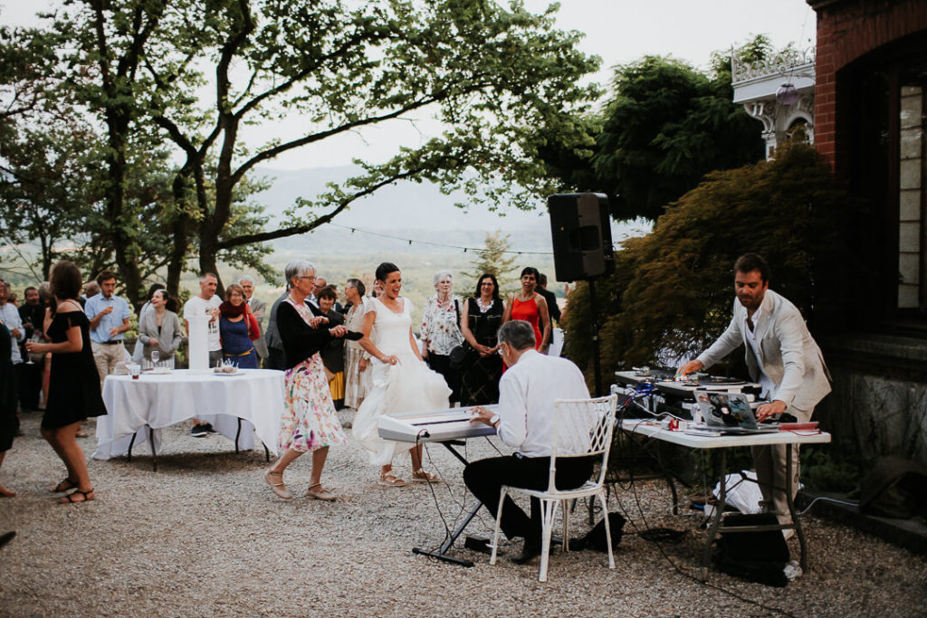 Dancing cocktail Nikitch & Kuna Maze wedding isere