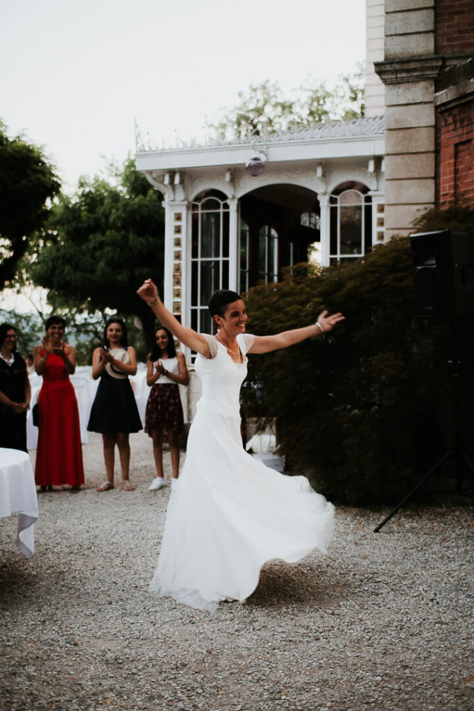 Bride Dancing cocktail Nikitch & Kuna Maze wedding isere