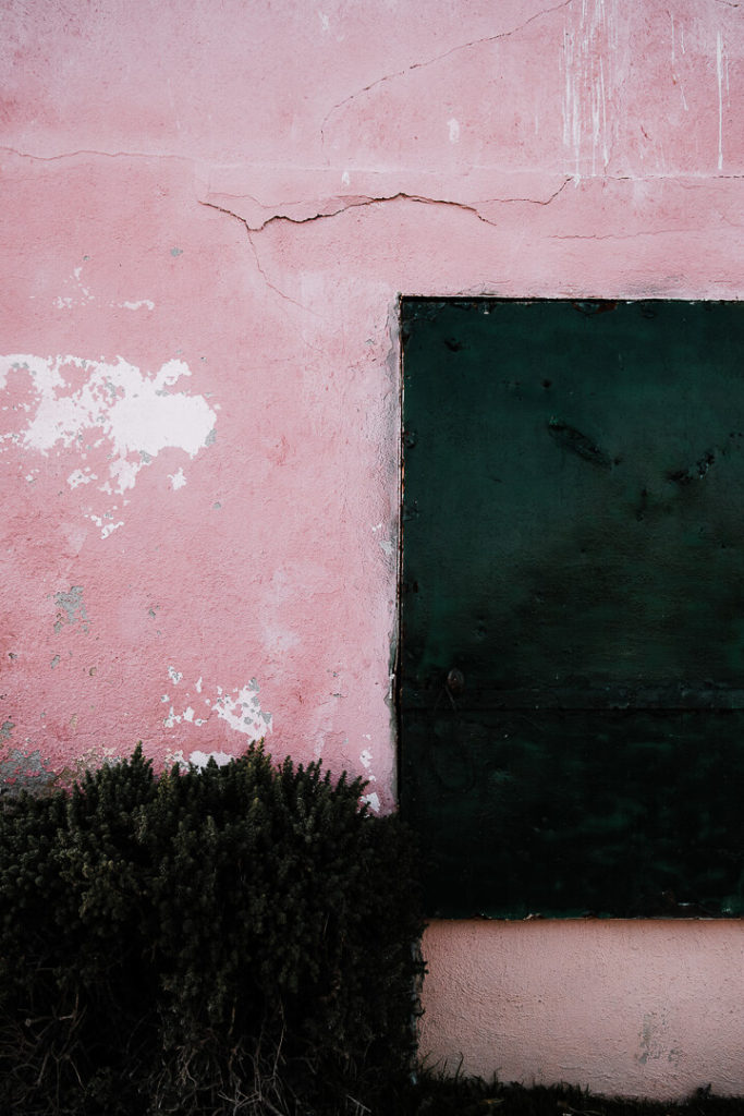 barque pêcheurs coucher soleil maison rose vert