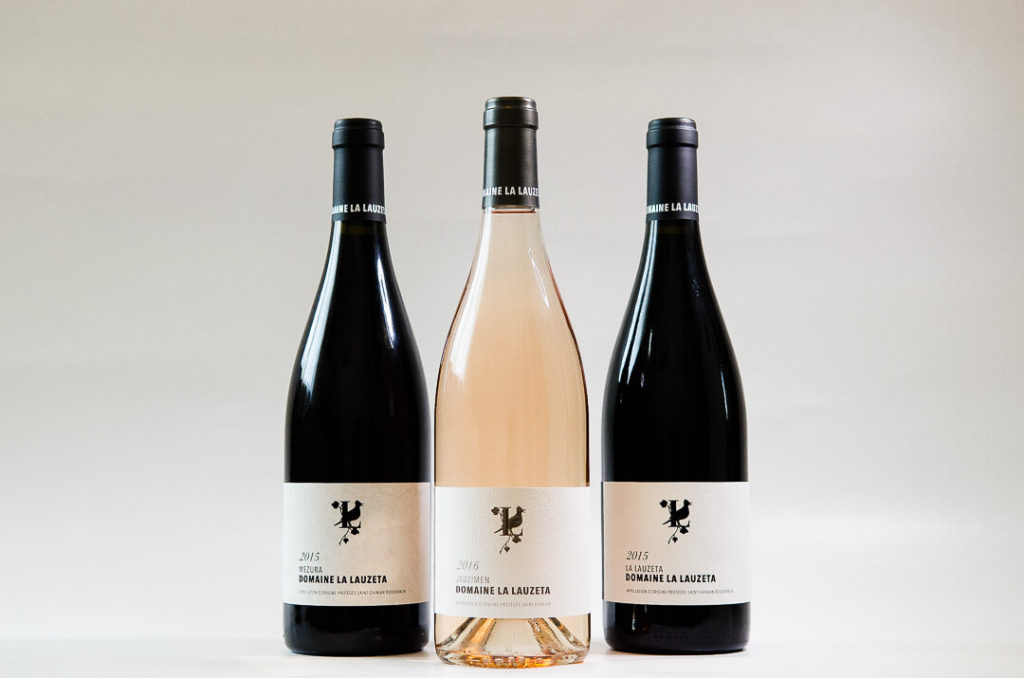 Red wines and rosé bottles of La Lauzeta vineyard