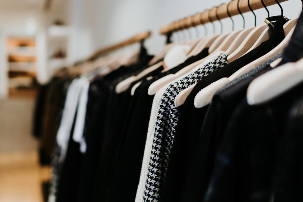 portant fringues noires sessun fashion