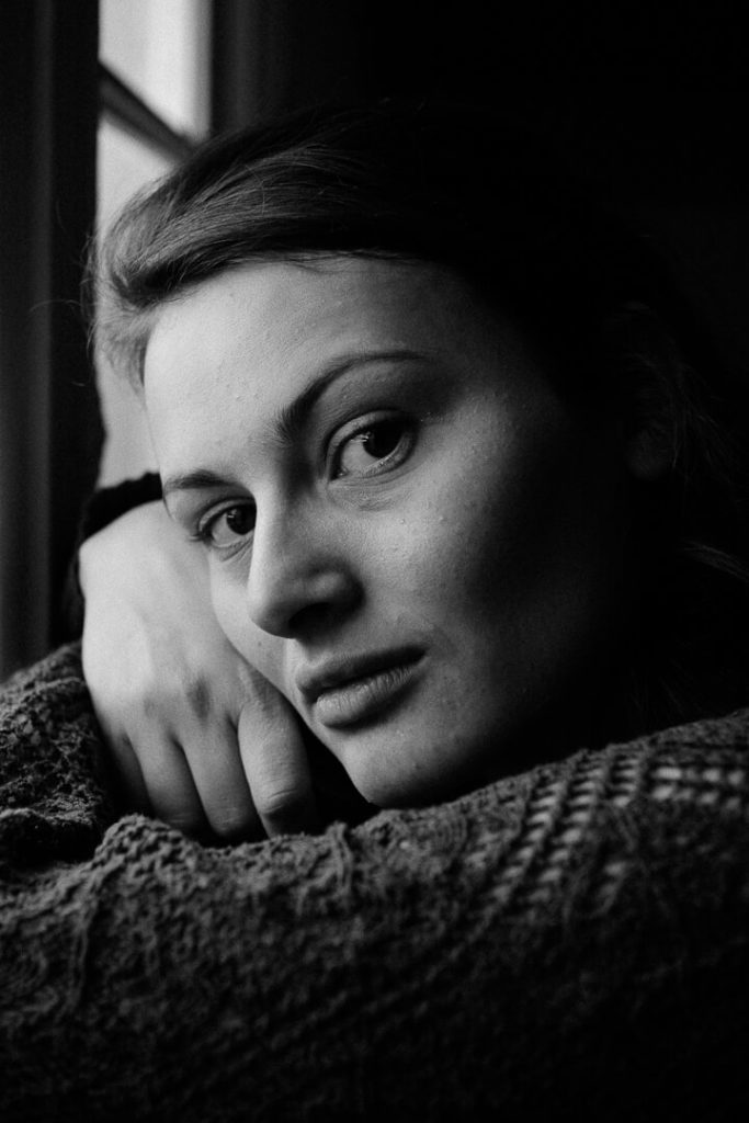 portrait en noir et blanc visage mode de Manon Gilbert