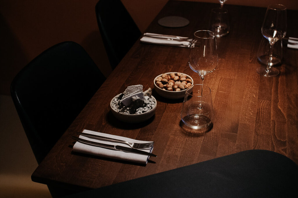 Dessert et noisettes au restaurant reflet d'Obione gastronomie milie del