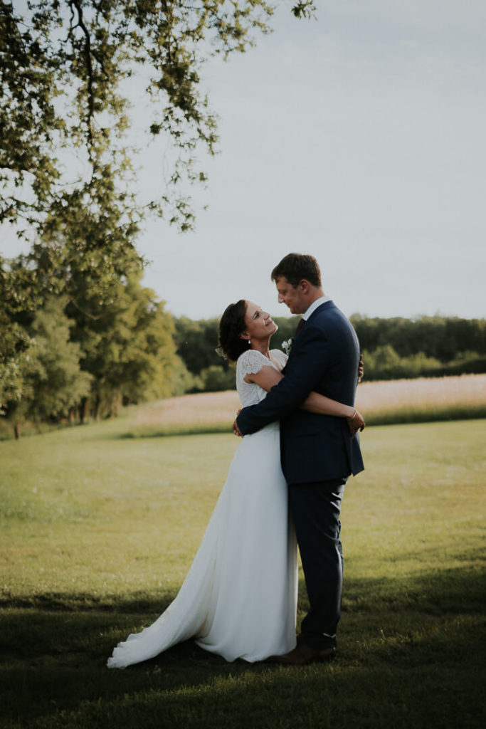 couple mariage touraine coucher du soleil milie del