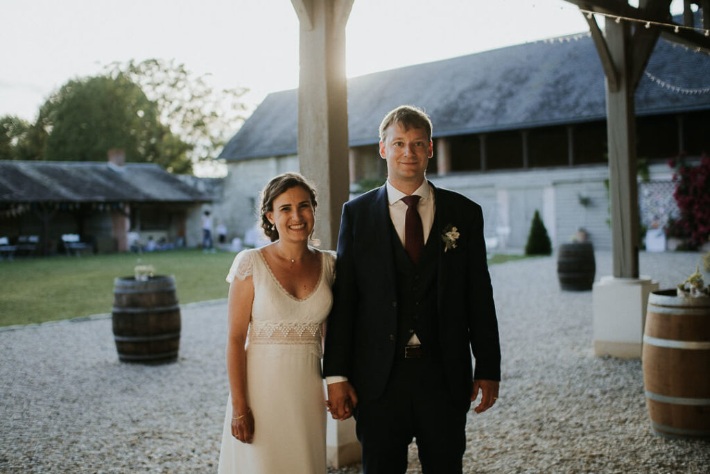 couple sunset wedding touraine domaine de la volière