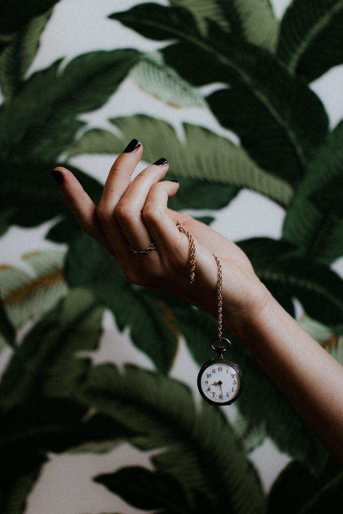 Pendule mains Delicatesse quotidienne objets julia schena milie del