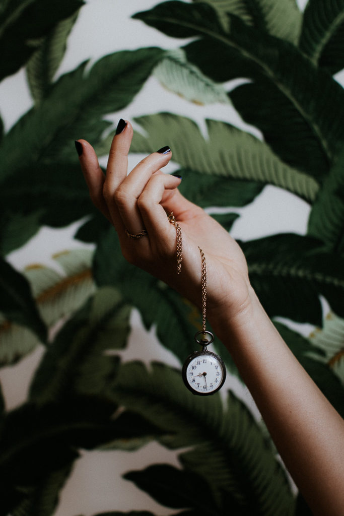 Pendule mains Delicatesse quotidienne objets julia schena milie del