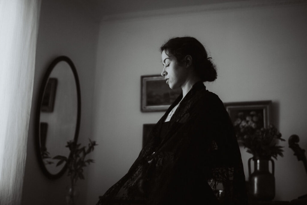 Woman with a mantilla The Romantics photography serie inspired by painter Carl Holsøe