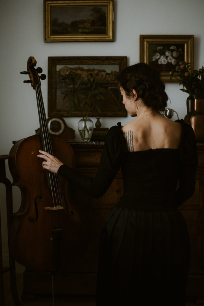 Woman with a cello chiaroscuro The Romantics photography