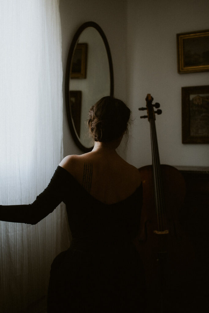 Woman with a cello chiaroscuro The Romantics photography