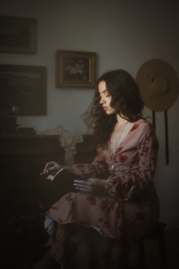 the romantics photography Woman reading