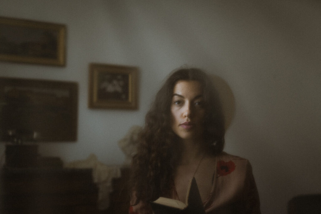 the romantics photography Woman reading