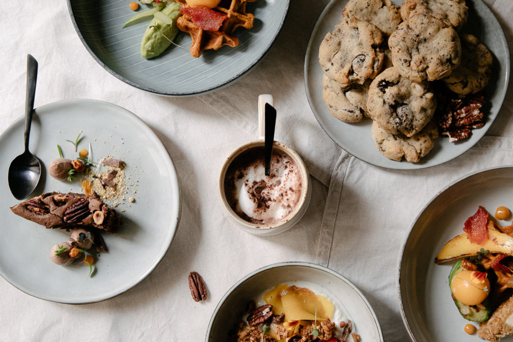 brunch table coffee montpellier food blackeys