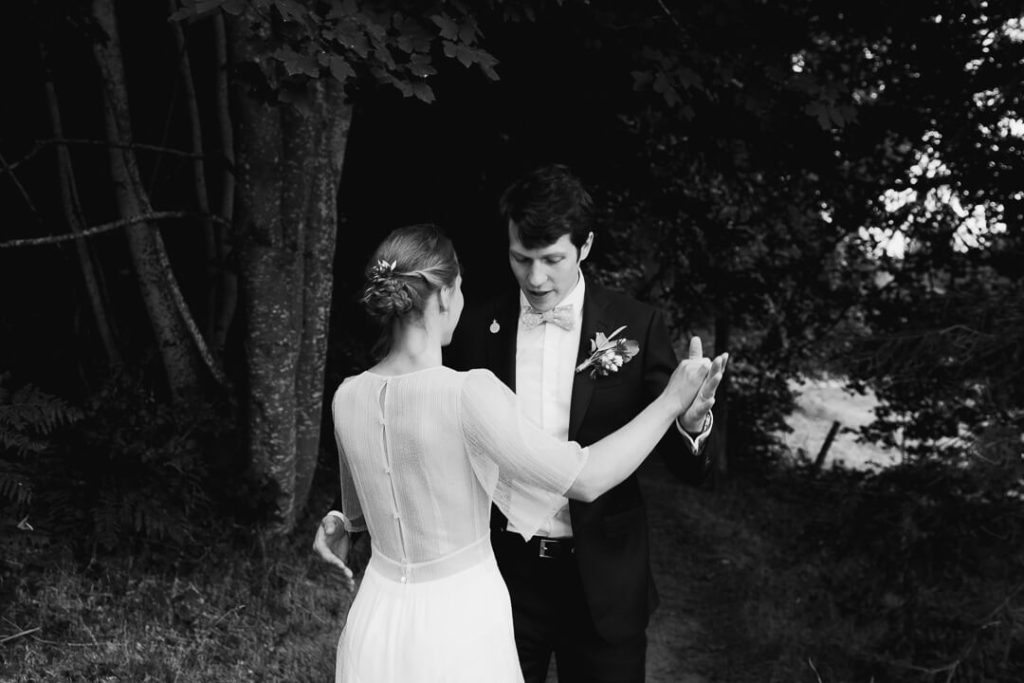 dancing in the ofrest married couple milie del