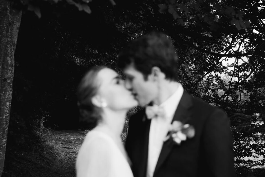 blurry married couple milie del