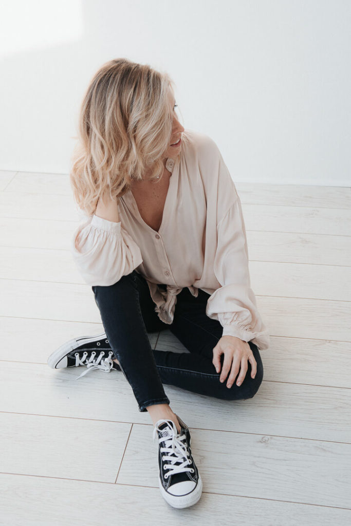 converse cool girl on the floor