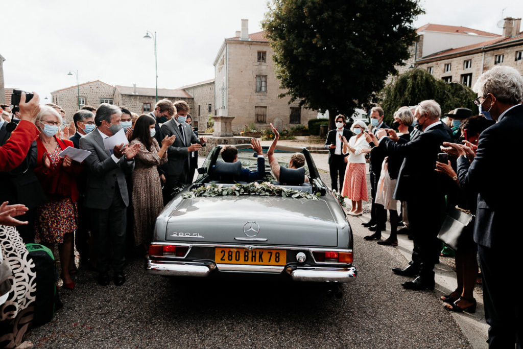 couple living church in vintage car jonzieux
