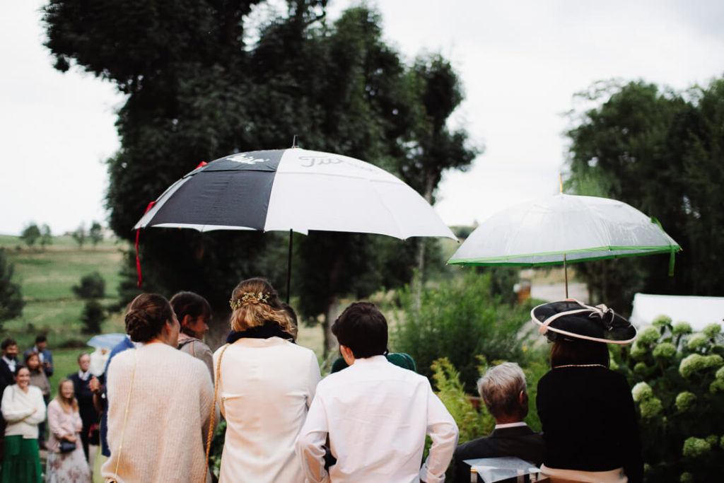 french photographer rain guest wedding day