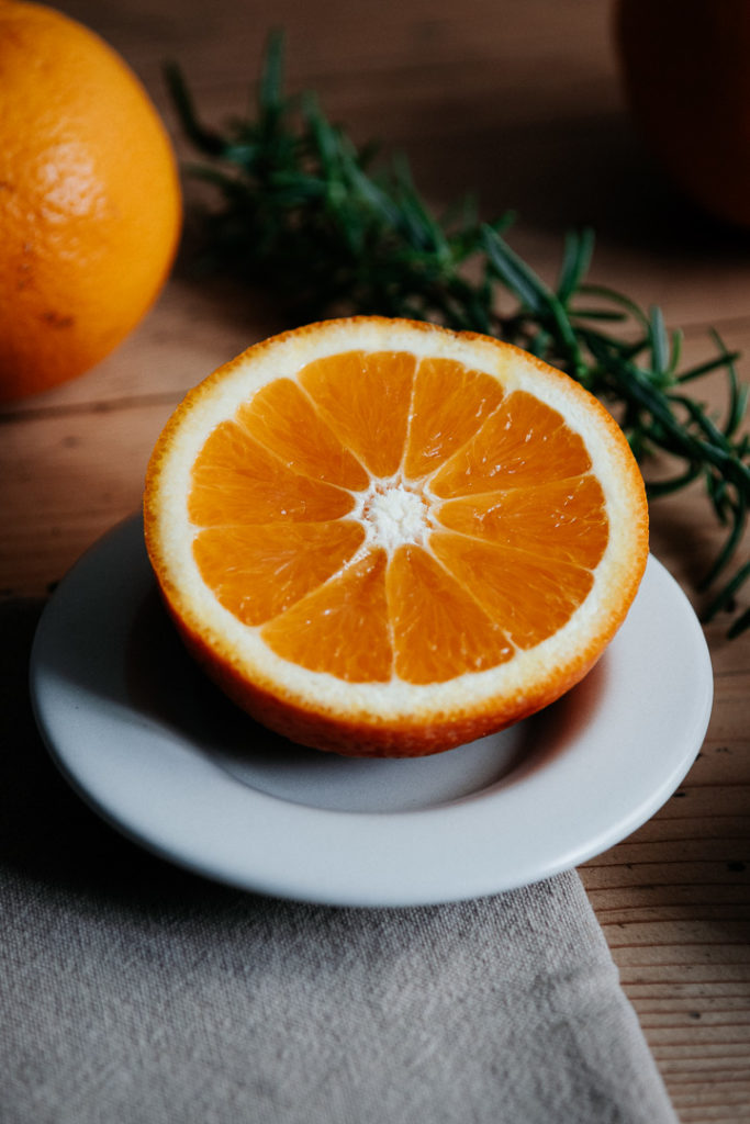 miliedel photographs oranges on a vintage table montpellier