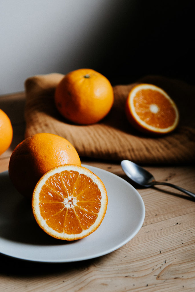 miliedel photographs oranges on a vintage table montpellier