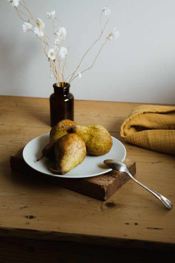 pears vintage table food photographer miliedel
