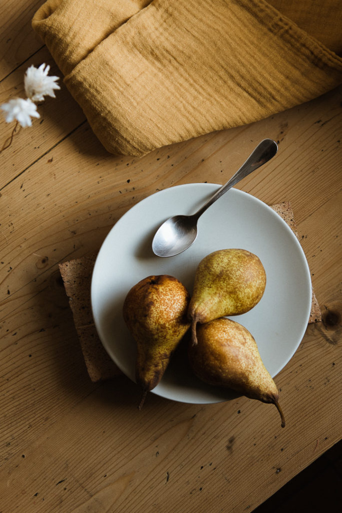 pears vintage table food photographer miliedel