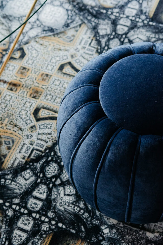 Details blue bedroom hotel pourcel canourgue