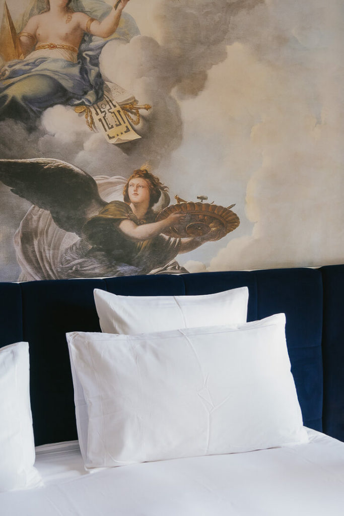 Details blue bedroom hotel richer de belleval canourgue