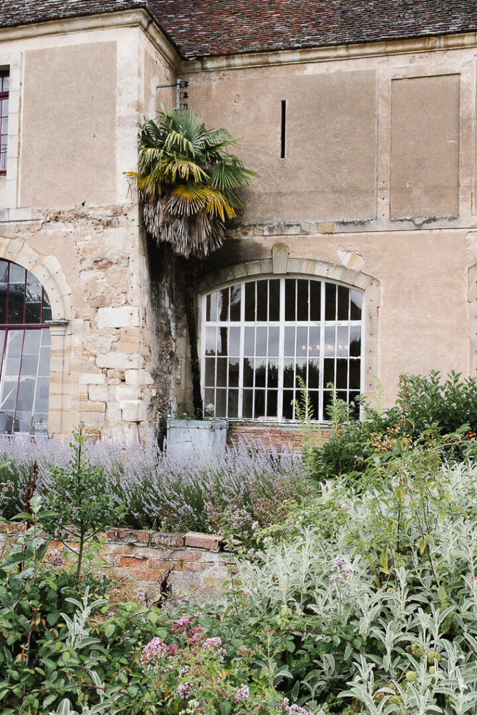 jardins du Château de Sully sous la pluie en Bourgogne