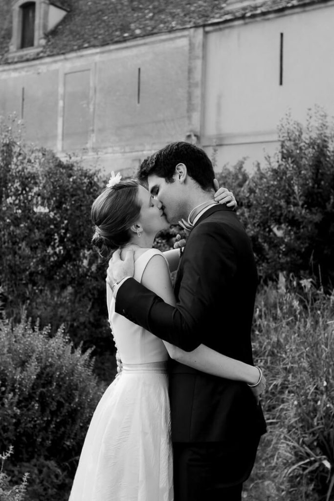 Bride and groom couple session gardens Château de Sully