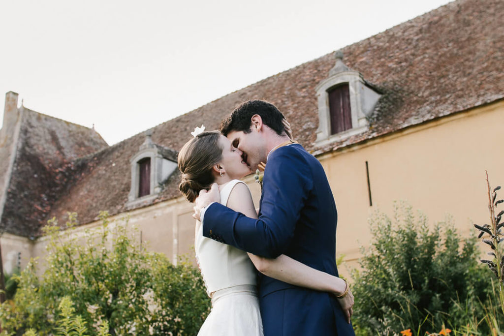Bride and groom couple session gardens Château de Sully
