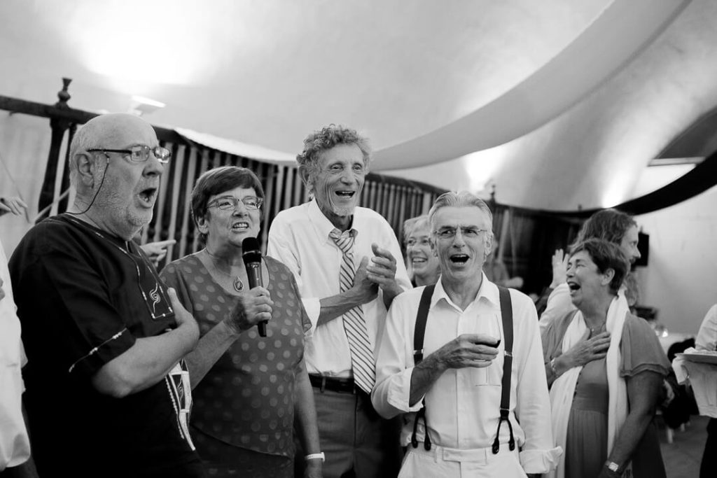 Singer during reception Château de Sully 