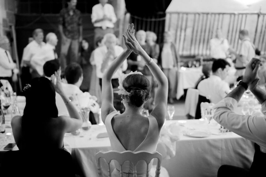 Bride during dinner château de sully