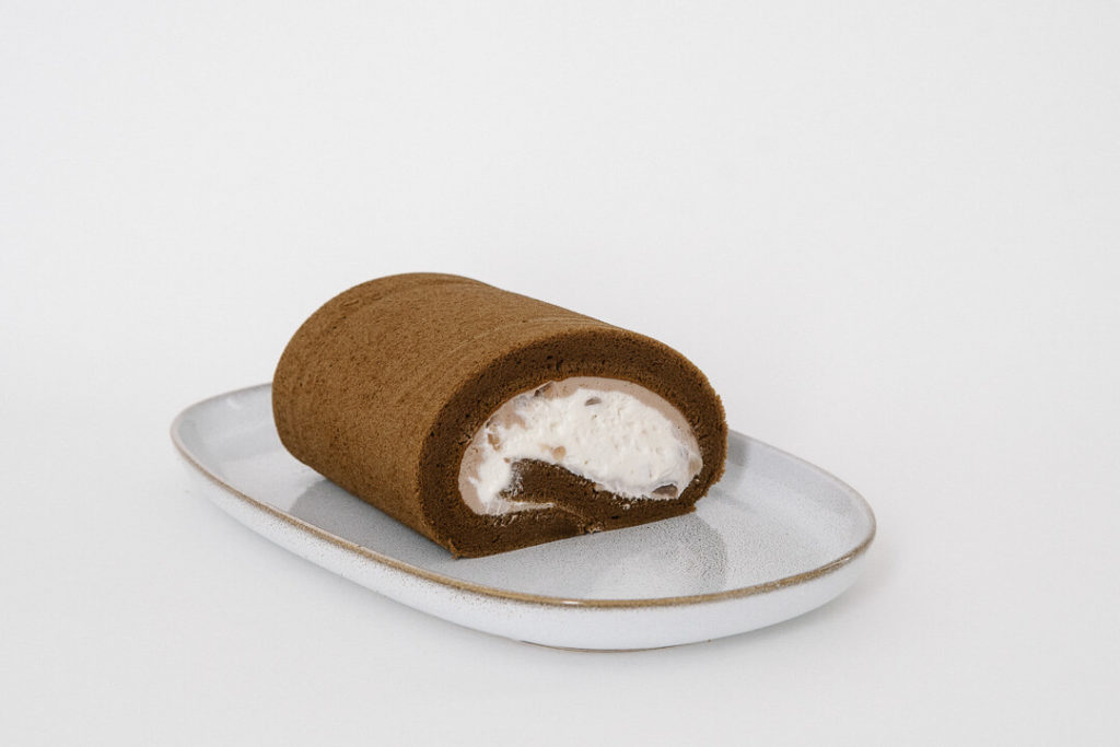 Hojicha chestnut rollcake by ok gateau paris miliedel