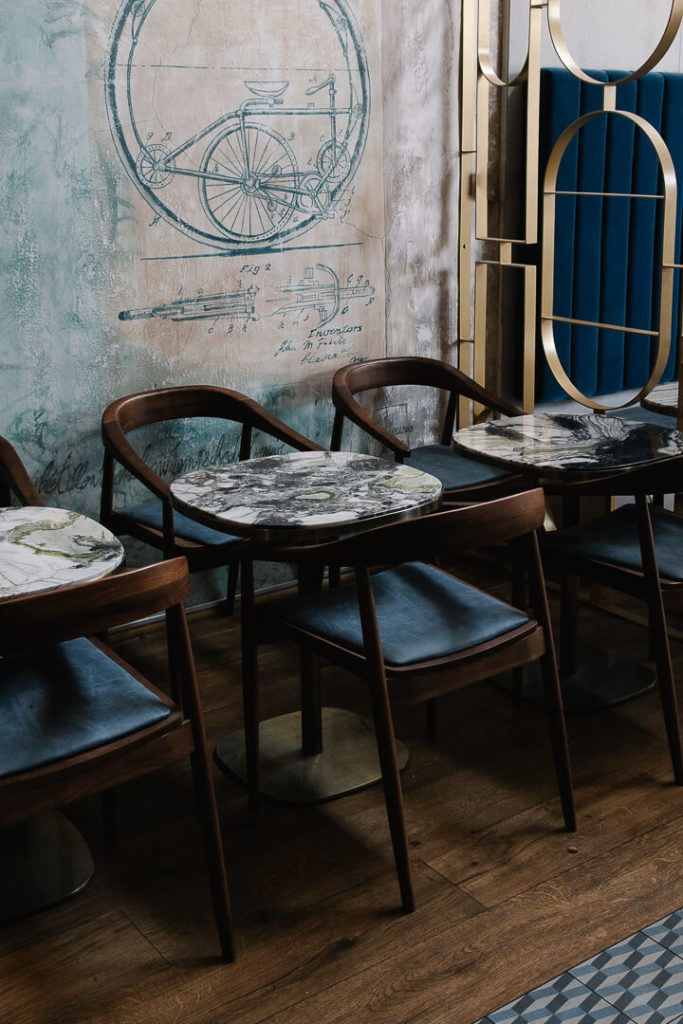 Interiors café riche restaurant Place de la Comédie Montpellier miliedel