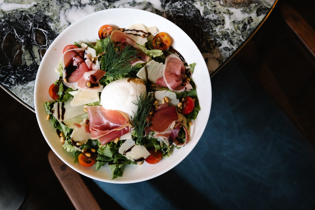 Buratta salade tomates café riche restaurant miliedel