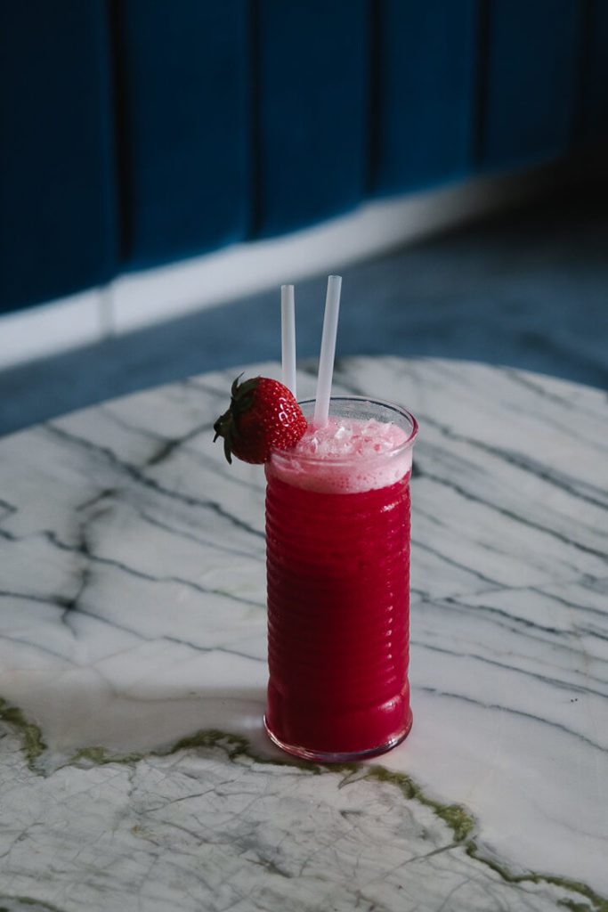 Food photography straweberry cocktail café riche Milie Del