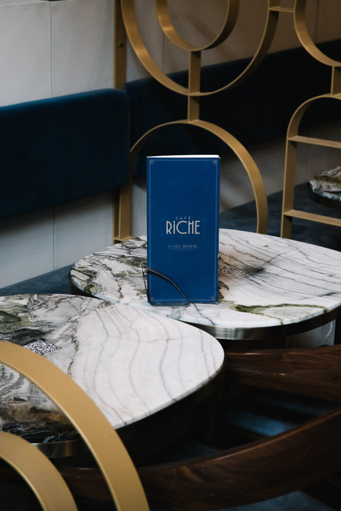 Interiors café riche restaurant Place de la Comédie Montpellier miliedel