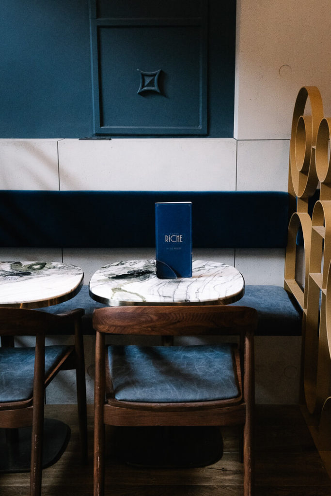 Interiors café riche restaurant Place de la Comédie Montpellier miliedel