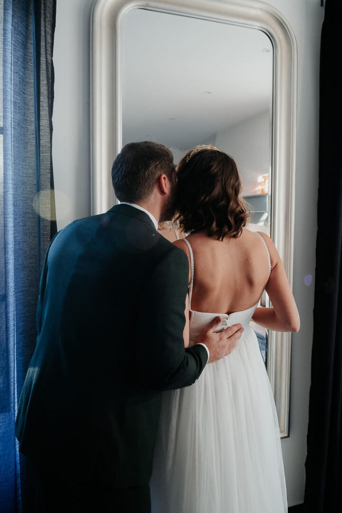 Intimate & modern wedding inspiration | Bride and Groom Inspiration