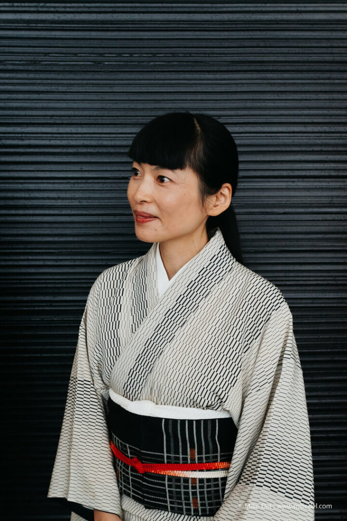 Portrait de l'artiste calligraphe japonaise Yukako Matsui par la photographe Milie Del