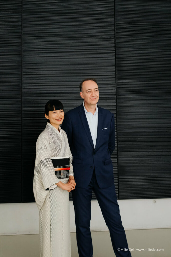Portrait de l'historien de l'art Matthieu Séguéla et de l'artiste calligraphe japonaise Yukako Matsui par la photographe Milie Del