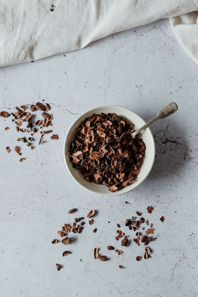 éclats de fèves de cacao Lucifèves d'Aubrac Milie Del food photographer South of France