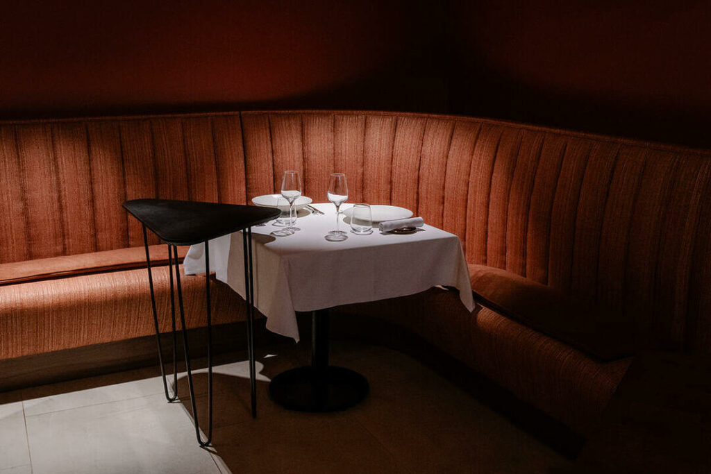 Interior design and tables at Reflet d'Obione one star guide Michelin in Montpellier by food photographer Milie Del